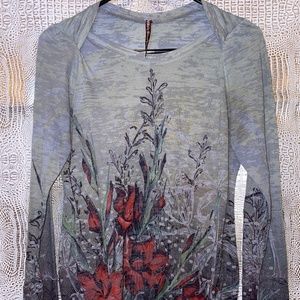 Long sleeve floral athletic top by Sienna Rose size M